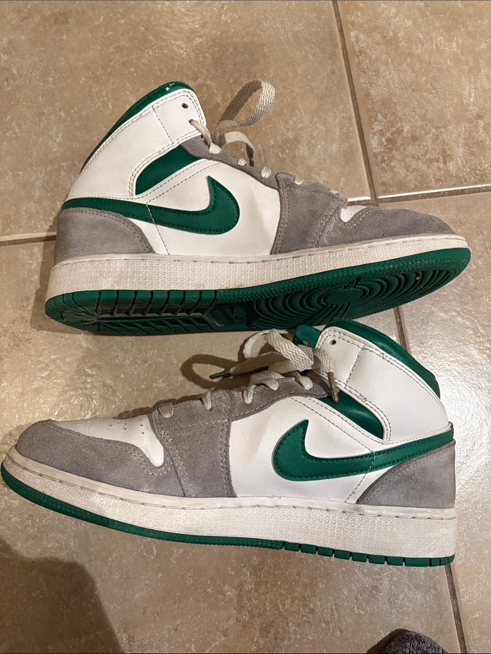 Nike Mid-Top Sneakers in White, Gray & Green